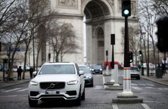 Paris tăng gấp 3 lần phí đỗ xe SUV để bảo vệ môi trường