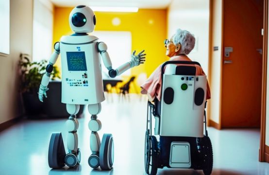 Pháp thử nghiệm robot giúp đỡ người già