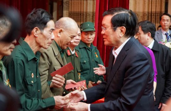 Cuộc gặp mặt xúc động giữa nguyên Chủ tịch nước Trương Tấn Sang và các cựu...