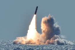 Tàu ngầm Anh suýt trả giá vì phóng xịt tên lửa hạt nhân