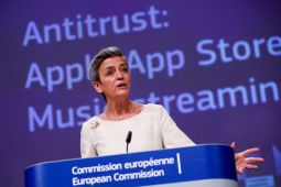 Apple bị EU phạt 2 tỉ USD chống độc quyền