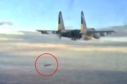 Tiêm kích Su-27S Ukraine gây bất ngờ khi ném bom dẫn đường AASM-250 Hammer của...