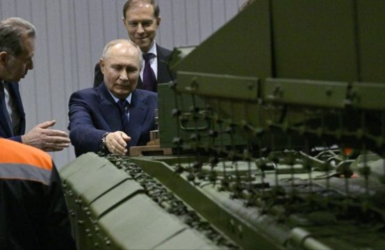 Quân đội của Putin gặp khó khăn: mất gần 1/3 số xe tăng trong chiến tranh...